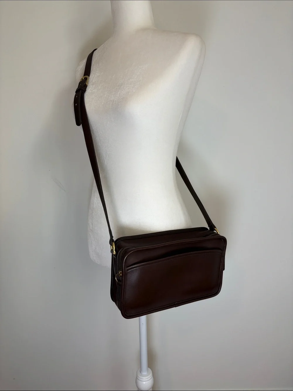 Coach Vintage Multi compartment Dark Brown Leather Crossbody Zip Bag 90s